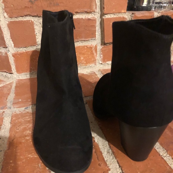 Women’s Sueded Block-Heel Booties Size 11 - Picture 5 of 5